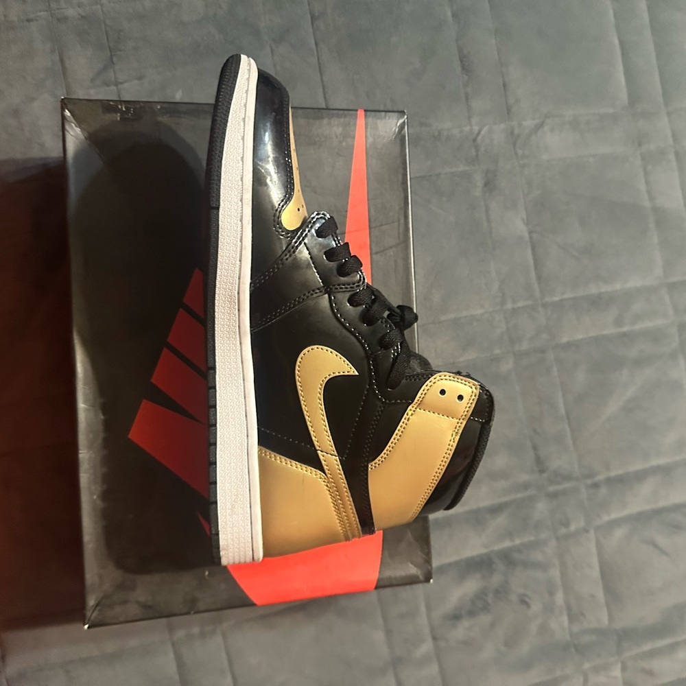 Nike Men's Black and Gold High-Top Sneakers
